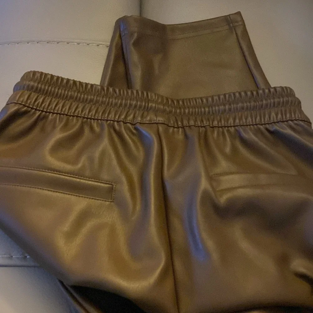 Faux‎ leather pants - Picture 4 of 5